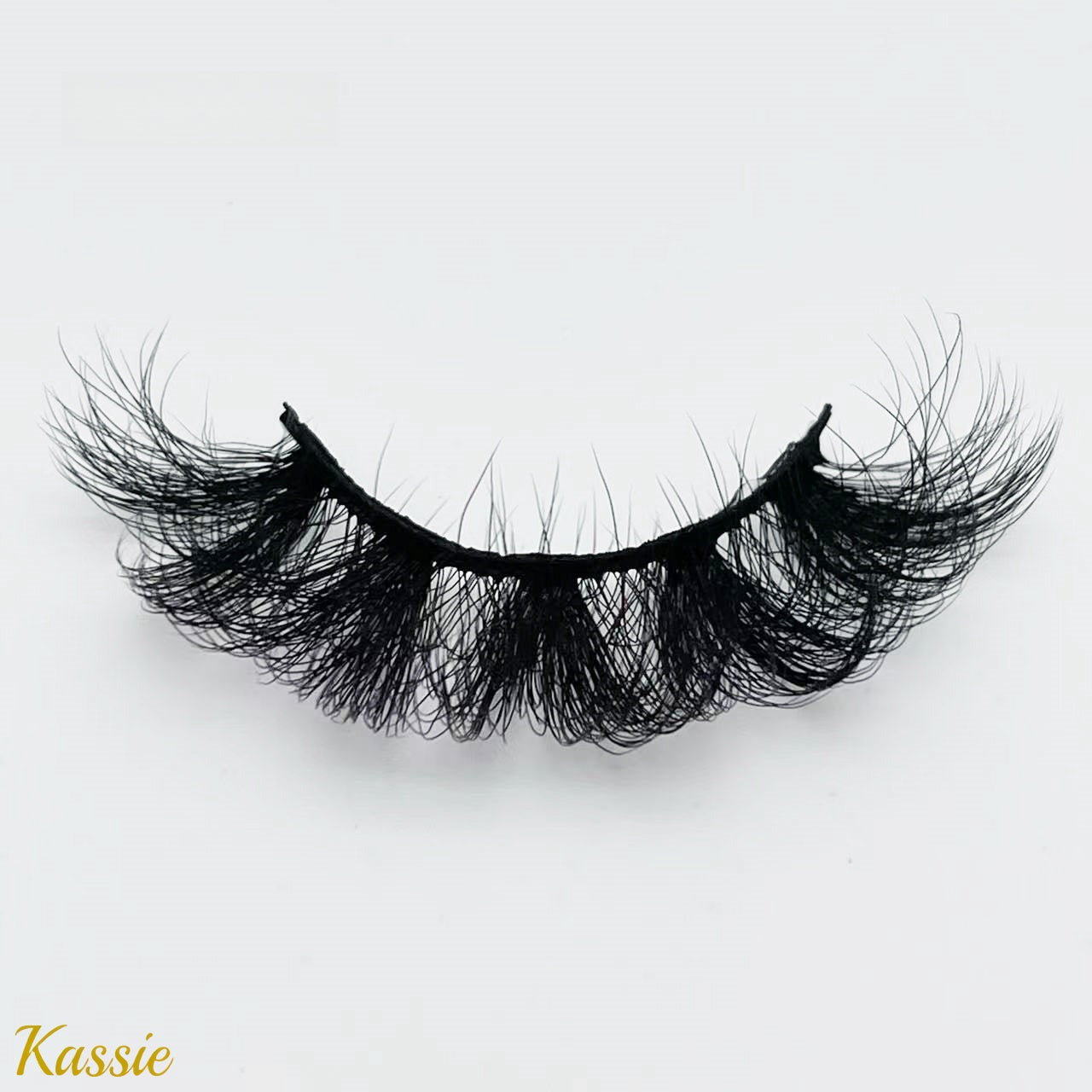 Kassie ( Fluffy D Curl 20mm Mink Lashes )