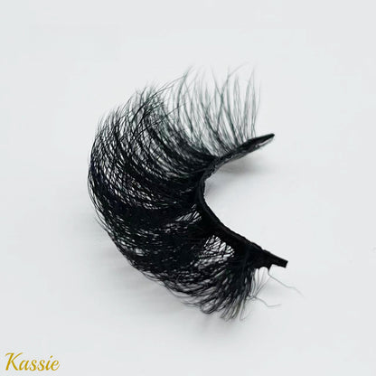 Kassie ( Fluffy D Curl 20mm Mink Lashes )