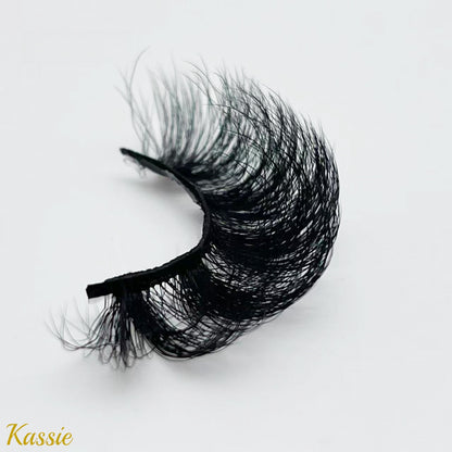 Kassie ( Fluffy D Curl 20mm Mink Lashes )