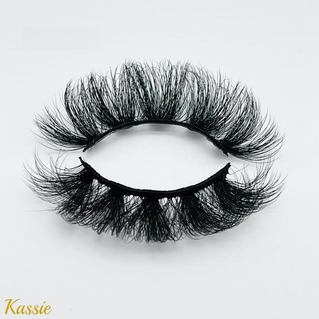 Kassie ( Fluffy D Curl 20mm Mink Lashes )